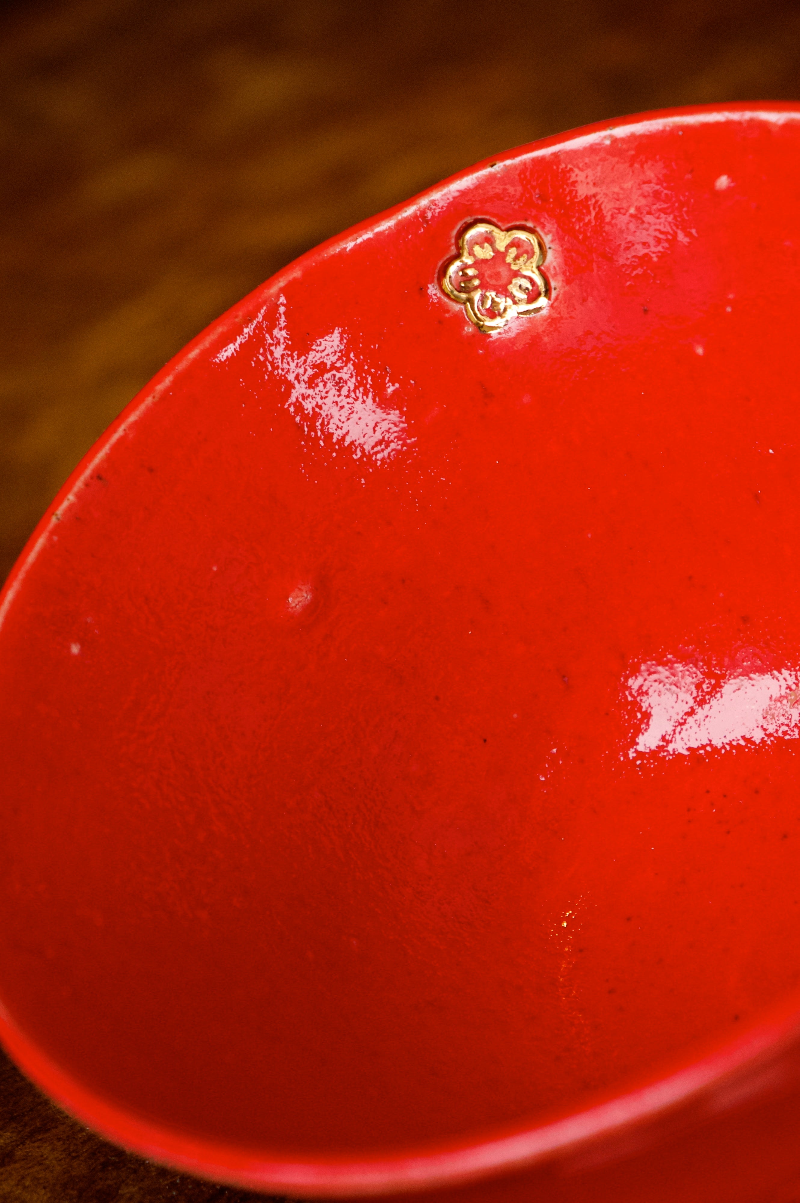 Bol rouge fleur en or 2 (PETITS DÉFAUTS)
