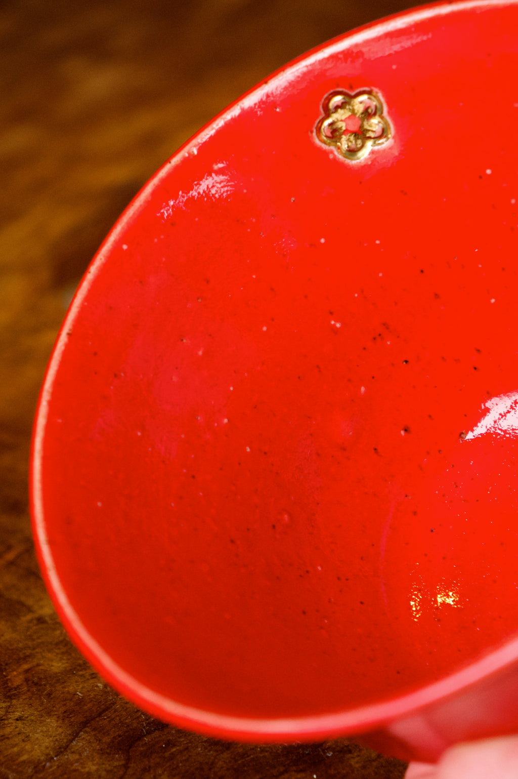 Bol rouge fleur en or 3 (PETITS DÉFAUTS)