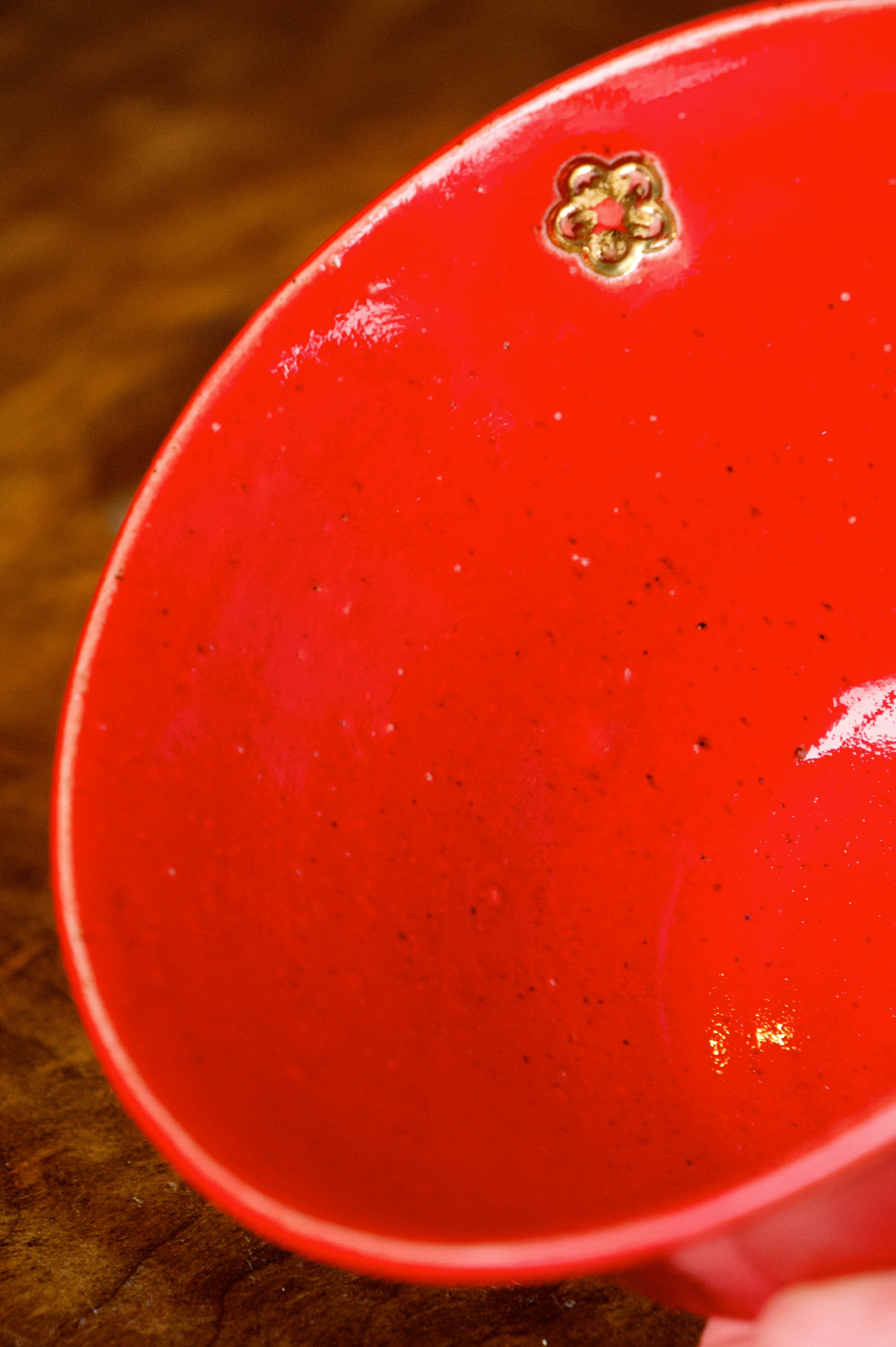 Bol rouge fleur en or 3 (PETITS DÉFAUTS)